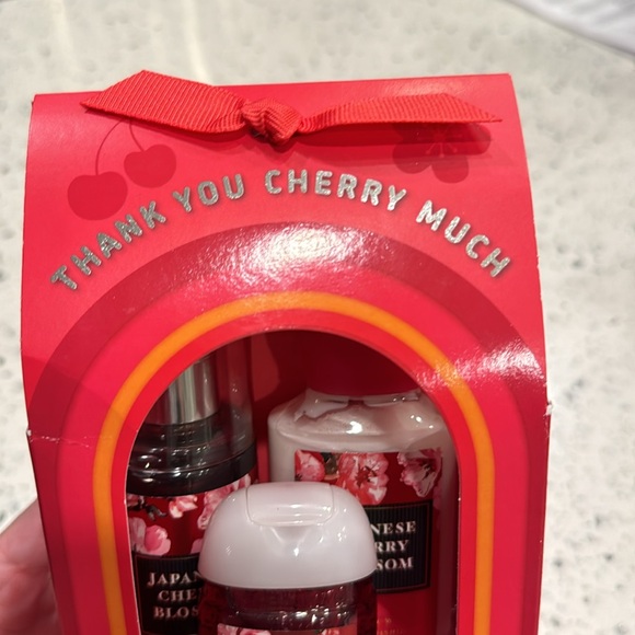 Bath and Bodyworks Japanese Cherry gift set - Picture 2 of 7